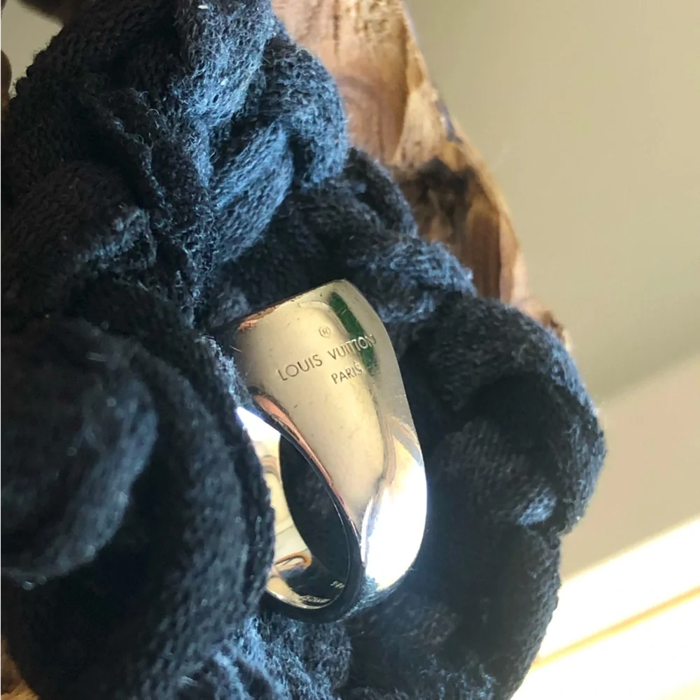 ⭐️ Louis Vuitton Horn Signet Ring size 8.5 - Picture 5 of 8